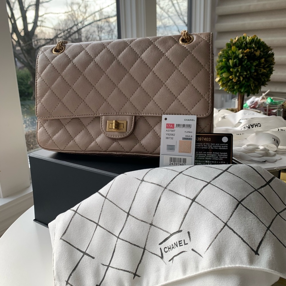 ❤️Sold ❤️Chanel 255 Jumbo metallic gold hardware